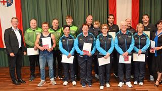Mannschaftsleistungen mit Erfolgen von der Hessen- bis zur Weltmeisterschaft wurden bei der Sportlerehrung gewürdigt.