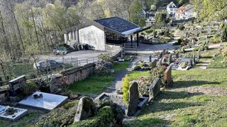 Durch geräumte Gräber entstehen auf dem Friedhof in der Lindenfelser Kernstadt immer mehr Freiflächen. Dieser Platz könnte nun für ein neues, nicht-anonymes Urnengrabfeld genutzt werden.