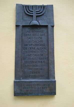 Gedenktafel an der ehemaligen Synagoge in der Bachgasse.
