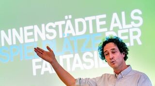 Philipp Beck vom „atelier 522“ sprach auf Einladung des Stadtmarketings im Bensheimer Bürgerhaus über Strategien zur Innenstadt-Entwicklung.
