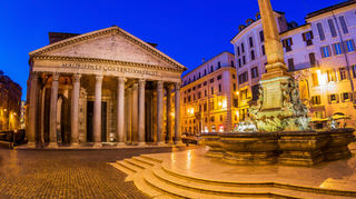 Das Pantheon bei Nacht: Die Beleuchtung der wichtigsten Monumente Roms verleiht der Stadt nachts ein einzigartiges Ambiente.