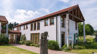 Das Odenwaldinstitut auf der Tromm: Hier treffen sich die Teilnehmer zu insgesamt vier Modulen, um gemeinsam mehr über das Thema Literacy zu erfahren.