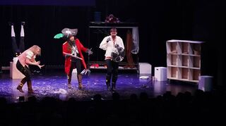 Das Landestheater Marburg brachte mit „Let’s play Monkey Island“ einen interaktiven Adventure-Klassiker auf die Bühne des Parktheaters.