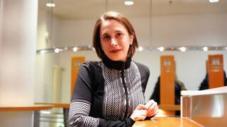 Die in Bensheim geborene Regisseurin Nathalie Glasow hat das Stück auf die Bühne gebracht – ihre erste eigene Regiearbeit für das Landestheater.