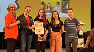 Während der Leipziger Buchmesse wurden die AKG-Schüler für ihren Podcast mit dem dritten Preis des „Bücheralarm-Awards“ belohnt.