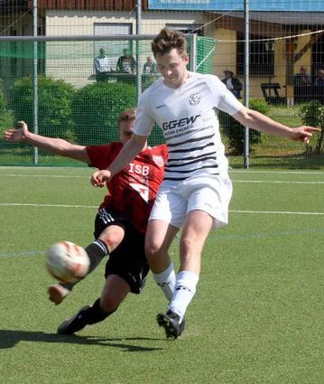 Ein Treffer von Florian Ilcken (re.) war im Derby zu wenig für den FC 07.