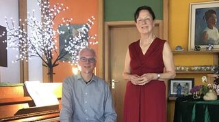 Burkhard Dersch am Klavier und Sopranistin Christine Hechler präsentierten beim Konzert Frühlingslieder von Franz Schubert, Friedrich August Burgmüller und Felix Mendelssohn-Bartholdy.