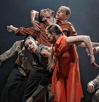 Paloma Galiana Moscardó (v. l.), Albert Galindo, Emma Kate Tilson und Dora Stepusin in „La Salita“ von Alba Castillo.