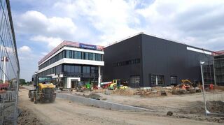 Die Arbeiten am Neubau der Firma Sanner im Stubenwald II schreiten voran. Ab September soll der Umzug vonstatten gehen.