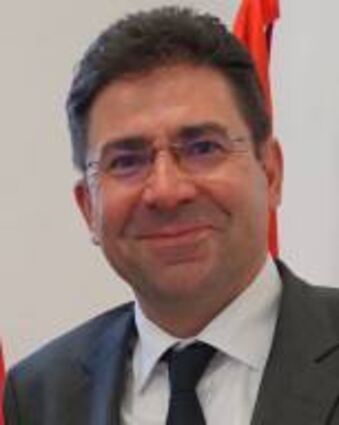 Landrat Christian Engelhardt (links) lud den neuen Regierungspräsidenten des Regierungspräsidiums Darmstadt, Prof. Dr. Jan Hilligardt (rechts), zu einem offiziellen Amtsantritt in das Heppenheimer Landratsamt ein.Bild: Kreis Bergstraße