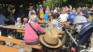 Das Waldfest vom Freundeskreis Moëlan-sur-Mer/Lindenfels an der Grillhütte im Buchwald lockte Groß und Klein an.