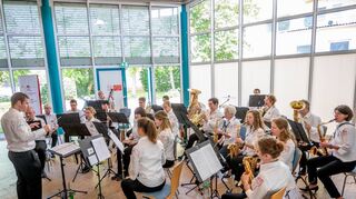 Erstes Kurkonzert  des Kur- und Verkerhsvereins Auerbach, am  Muttertag,  mit Weinprobe (Weinhandel Frihmess) Von 11.00  13.00 Uhr gastiert im Bürgerhaus Kronepark der Musikverein Auerbach, eine Abteilung der TSV Rot-Weiß Auerbach. ,, Bild: Thomas Neu