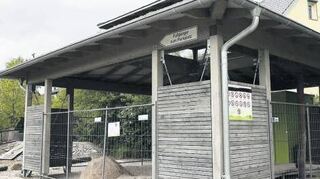 Der Zugang zum Spielpavillon ist abgesperrt.