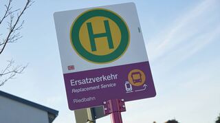 Vom 15. Juli bis zum Fahrplanwechsel am 14. Dezember müssen die Fahrgäste der Riedbahn Umwege über Alternativrouten oder den Schienenersatzverkehr in Kauf nehmen