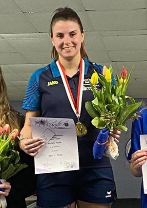 Michelle Hecht (links) bei den Frauen und Ute Hintze bei den Seniorinnen B holten jeweils den Bezirksmeisterinnen-Titel nach Lorsch; sie haben sich wie weitere SKV-Keglerinnen und -Kegler für die Hessenmeisterschaft qualifiziert.