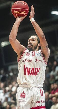 Treffsicher, aber verletzt: Otis Livingston II führte Würzburg in Ulm zum ersten Playoff-Sieg.