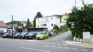 Vier Mehrfamilienhäuser sollen an der Darmstädter Straße entstehen. Die Stadtverordneten stimmten für die Aufstellung eines Bebauungsplanes.