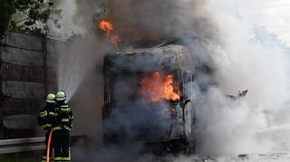 Brand eines LKW an der B47 in Bürstadt