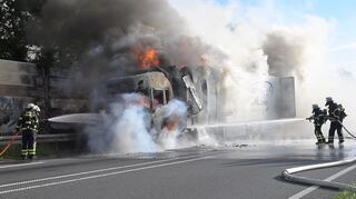 Brand eines LKW an der B47 in Bürstadt