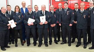 Während der gemeinsamen Versammlung der Feuerwehren Zwingenberg und Rodau wurden Beförderungen und Ehrungen vorgenommen.