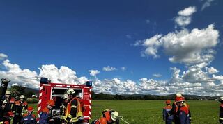 Die Einsatzkräfte der Feuerwehr Schwanheim absolvierten bei einer Langzeitübung verschiedene Einsatzszenarien.