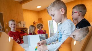 Optische Täuschungen waren ein Thema der Projektwoche in der Kita Tagweide, bei der die Vorschulkinder der „Weltentdecker-Gruppe“ mit spannenden Experimenten an die Naturwissenschaften herangeführt wurden.
