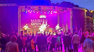 The Beat Brothers heizten am Mittwochabend den Besuchern auf der Freilichtbühne ein. Die Stimmung war großartig. Sogar bei Regen wurde weiter getanzt.