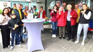 Vor dem Rathaus in Reichenbach wurde aus Anlass des italienischen Nationalfeiertags gefeiert.