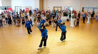 Unterhaltung beim Neubürgerempfang gab es unter anderem mit einem Auftritt von Tänzerinnen des Center of Moving Arts.