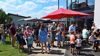 Die Kindertagesstätte in der Alsbacher Straße feierte gemeinsam mit den Zwingenberger Zwergen ein Sommerfest, das unter dem Motto „750 Jahre Stadtrechte Zwingenberg“ stand.