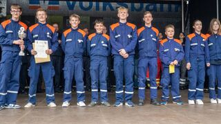 Mit Pokal und Titel kehrten (v.l.) Moris Dürrwang, Jonas Kern, Theo Kindinger, Max Ludwig, Carlo Friedrich, Paul Gangnus, Luis Helmling, Khouloud Moufid und Lena Szymanszek vom Kreisentscheid in Lampertheim nach Hause. Im September hoffen die Lorscher nun auch auf eine sehr gute Platzierung beim Landesentscheid.