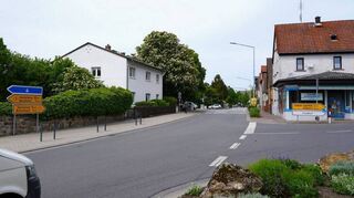 Der zweite südliche Bauabschnitt der B 3-Sanierung beginnt am Abzweig Alsbacher Straße (im Bild rechts) und führt bis zur Elan-Tankstelle.