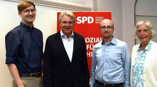 Die Heppenheimer SPD hat sich neu aufgestellt: v.l. Medienbeauftragter Nick-Jonas Krüger, Vorsitzender Norbert Schmitt, Stellvertreter Benjamin Liesenberg, Kassierin Cornelia Weimar-Schmitt. Es fehlt Schriftführer Joachim Ballweg.
