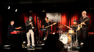 Musikalisch gut in Form: Das Söhne-Trio mit Verstärkung.