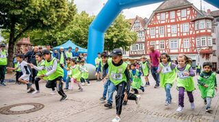 Am Charity Walk der Ahmadiyya-Gemeinde in der Bensheimer Altstadt nahmen am Samstag über 100 Läuferinnen und Läufer zwischen drei und 60 Jahren teil.