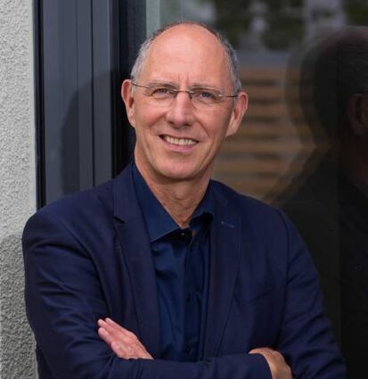 TV-Moderator Thomas Ranft hält einen Vortrag beim Energiedialog.
