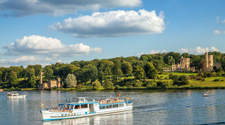 Am Wannsee finden Besucher schöne Strände und Wassersportmöglichkeiten.
