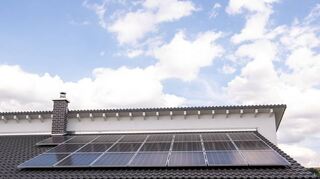 Wie viel Ertrag würde eine Photovoltaik-Anlage auf meinem Dach bringen? Der Solaratlas des DLR gibt dazu erste Informationen.