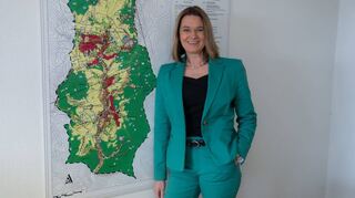 Wenn bei der Wahl am Montag in der Kreistagssitzung alles glatt läuft, wird Angelika Beckenbach vom Chefsessel im Abtsteinacher Rathaus ins Landratsamt umziehen und dort das Amt der Ersten Kreisbeigeordneten übernehmen.
