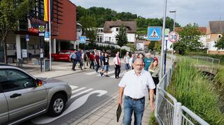 Die Stadtteiltour von Bürgermeisterin Christine Klein war in Zell zu Gast. Ortsvorsteher Hans-Peter Ott führte den Rundgang durch den Stadtteil an.