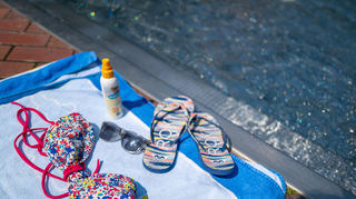 Für den Urlaub geeignet, fürs Autofahren eher nicht: Flip-Flops.
