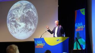 Der Klimaexperte und TV-Moderator Thomas Ranft moderierte den Energiedialog der Stadt Bensheim am Samstag im Bürgerhaus. Rund 150 Teilnehmer waren gekommen.