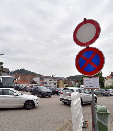 Der zentrale Parkhof in der Heppenheimer Innenstadt war am Wochenende für Markierungsarbeiten gesperrt – und bietet nun weniger Stellplätze.