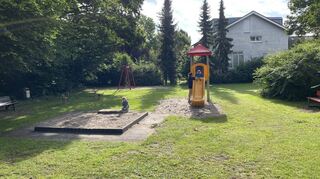 Der Spielplatz in der Zedernstraße soll aufgegeben werden. Auf dem Gelände könnte dann ein Gebäude für den sozialen Wohnungsbau entstehen.