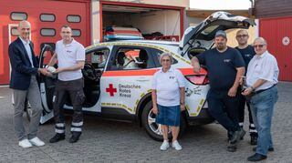 Unser Bild von der Spendenübergabe zeigt von links: Bürgermeister Holger Habich, Michael Danninger (stellvertretender Bereit-schaftsleiter und stellvertretender Leiter der First-Responder-Gruppe), Ingrid Fieberling (Leiterin des Sozialen Arbeitskreises), Johannes Bürkle (zweiter Vorsitzender und Leiter der First-Responder-Gruppe), Udo Bächer (DRK-Bereitschaftsleiter) und Herbert Becker (stellvertretender Leiter des Sozialen Arbeitskreises).