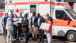Anlässlich seines 90. Geburtstags hat der Unternehmer Werner Schilling Spenden an die Tafeln Bensheim und Weinheim übergeben. Außerdem wird ein voll ausgestatteter Rettungswagen nach Ghana verschifft.