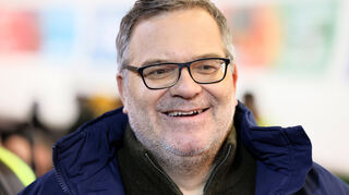 Elton weist als Moderator des „EM-Studios“ bei RTL mitunter große Defizite in Sachen Fußball-Expertise auf.