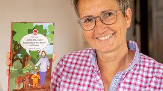 Buchautorin: Gitte Kuther präsentiert ihren „Kaffeeklatsch über Kinder und Hunde“.