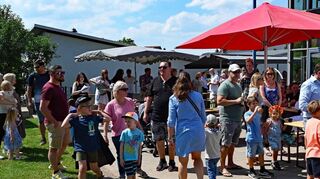 Die Stadtverordnetenversammlung muss der Änderung der Kostenbeitragssatzung noch zustimmen. Betroffen von der Erhöhung der Kita-Gebühren ist auch die Kindertages-stätte Alsbacher Straße, die kürzlich ihr Sommerfest feierte.