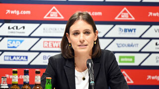 Handball: Bundesliga, Pressekonferenz zu Personalentscheidungen bei den Rhein-Neckar Löwen. Jennifer Kettemann, Geschäftsführerin der Rhein-Neckar Löwen, beantwortet in der SAP-Arena Fragen von Journalisten. +++ dpa-Bildfunk +++